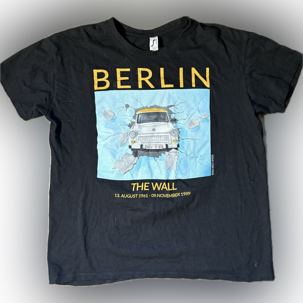 Berlin The Wall concert Tour Tee Berlin T Shirt Birgit Kinder Car Bursting Thru